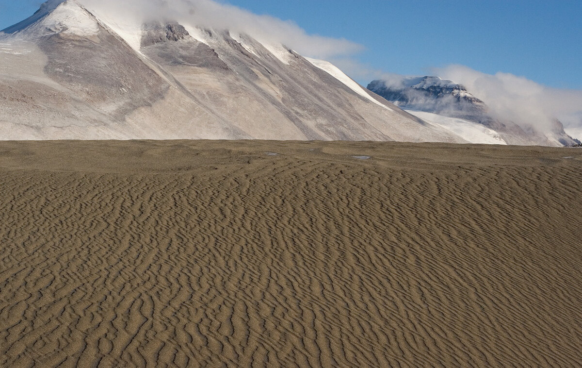 Самая крупная пустыня на земле. Долина Мак-Мердо. Долина Мак Мердо в Антарктиде. Сухие Долины Мак-Мердо. Сухие Долины Мак-Мердо в Антарктиде.
