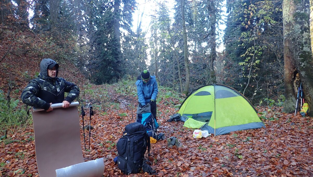 Место первой ночевки. Собираем лагерь. 