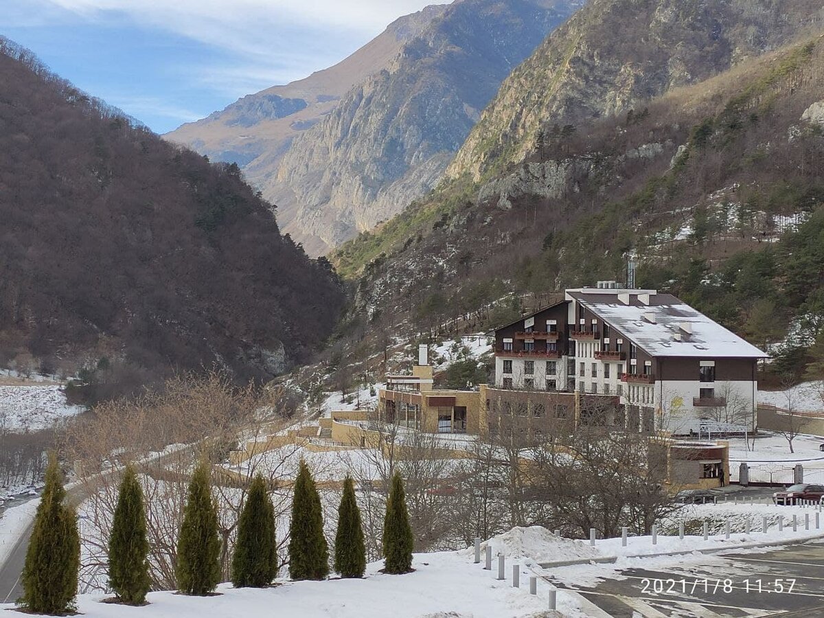 Отель выделю в посте отдельно.  Он ведь в потрясающем месте.