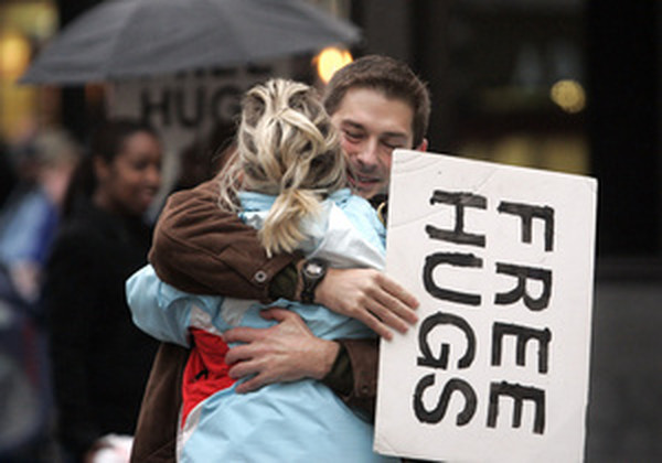 День объятий. День обнимашек в Америке. 21 Января день объятий. Международный день объятий (International hug Day). Обниматься на английском