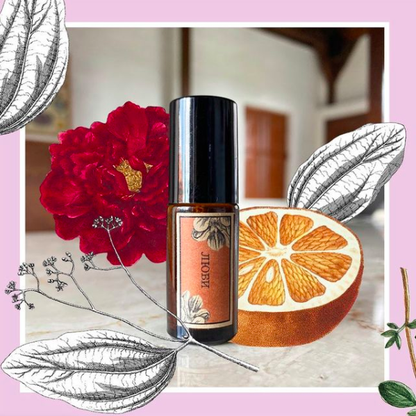 Аромароллер "Люби" с афродизиаками подходит для балансировки второй чакры.