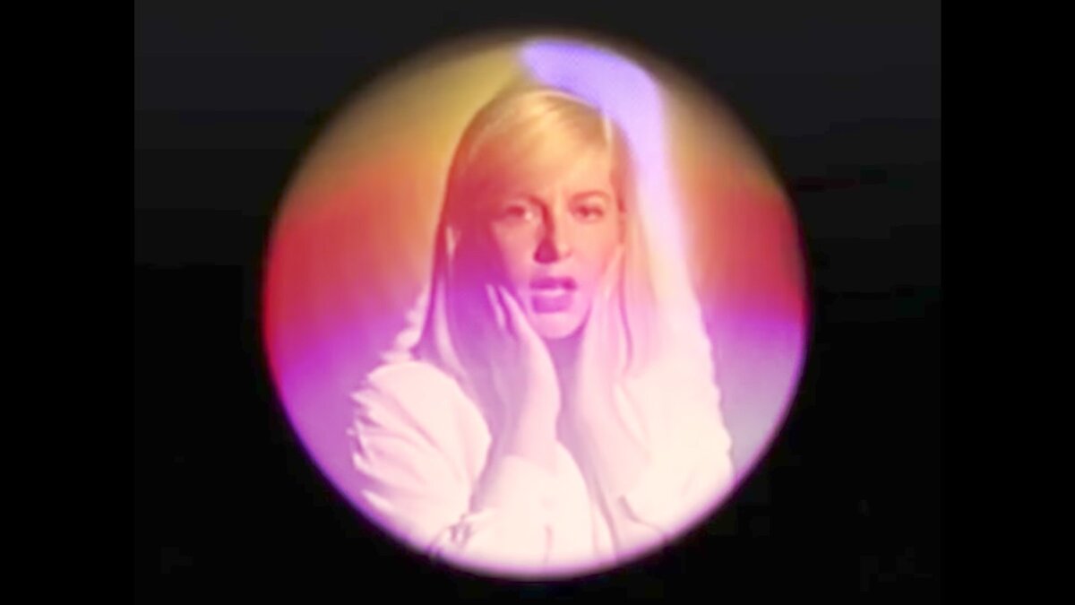 Кадр из клипа In Undertow