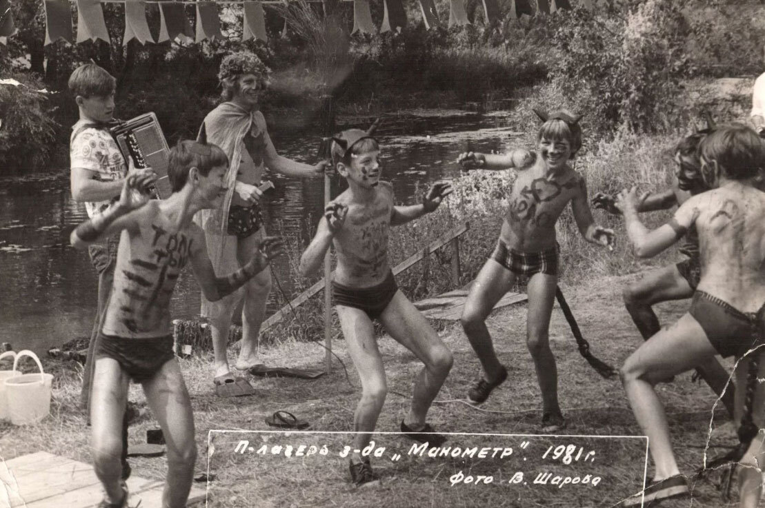 Сегодня многие дети едут на каникулах в летние лагеря. После чего пишут в мессенджерах своим родителям, что там плохие условия и требуют забрать их обратно в город. И в этом они далеко не оригинальны.-24