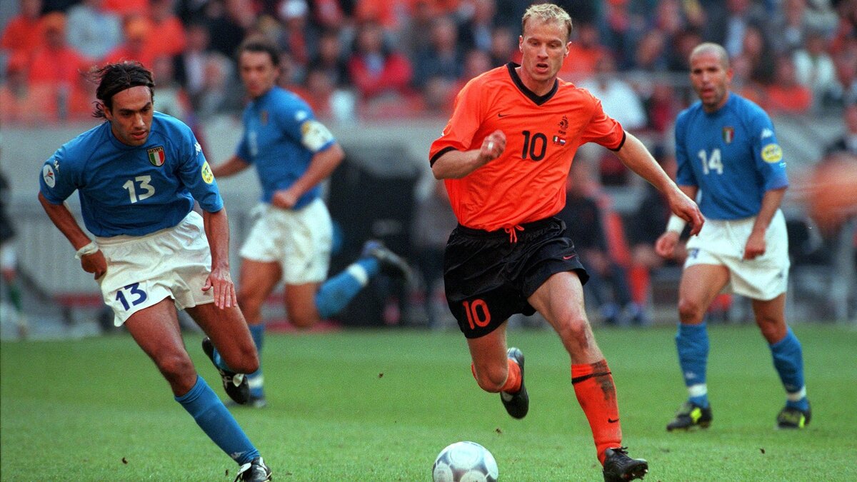Деннис Бергкамп, источник uefa.com