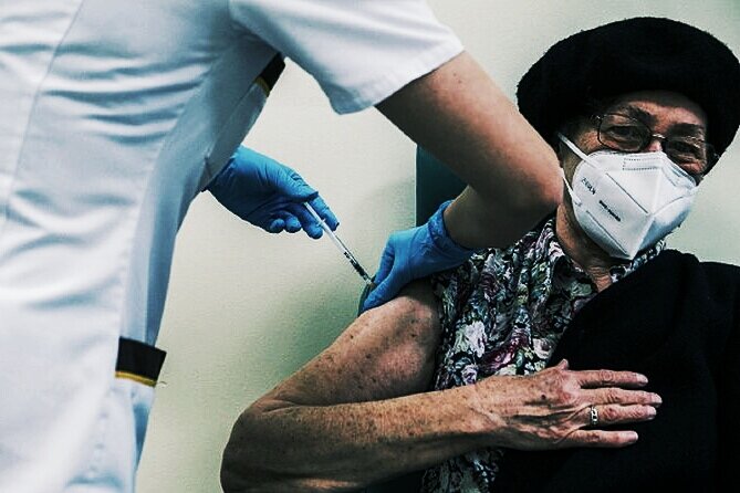 Мы плохо организованы,очереди вакцинации? Исследование: сначала молодые, потом пожилые люди