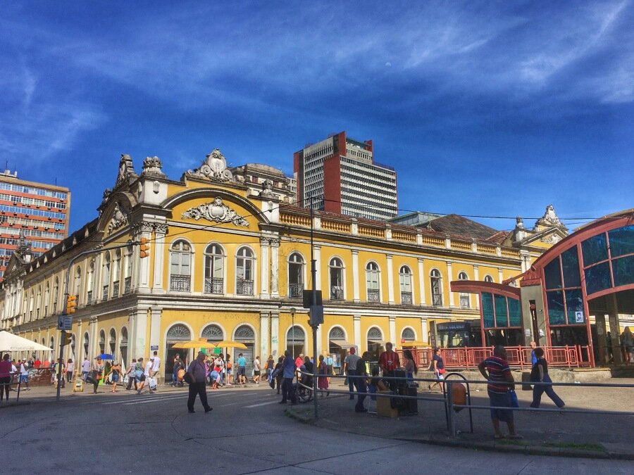 Здание "Меркадо", рынка в Порту-Алегри. Фото автора, листайте галерею