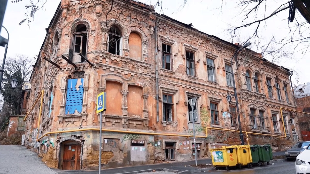 Так выглядят исторические здания Ростова. Из фильма И. Варламова