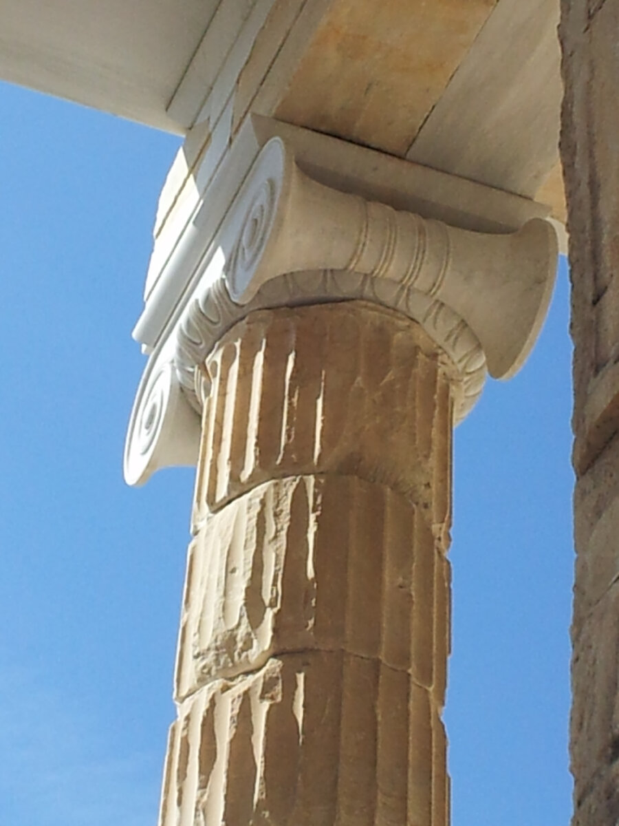 Ионическая капитель Эрехтейона