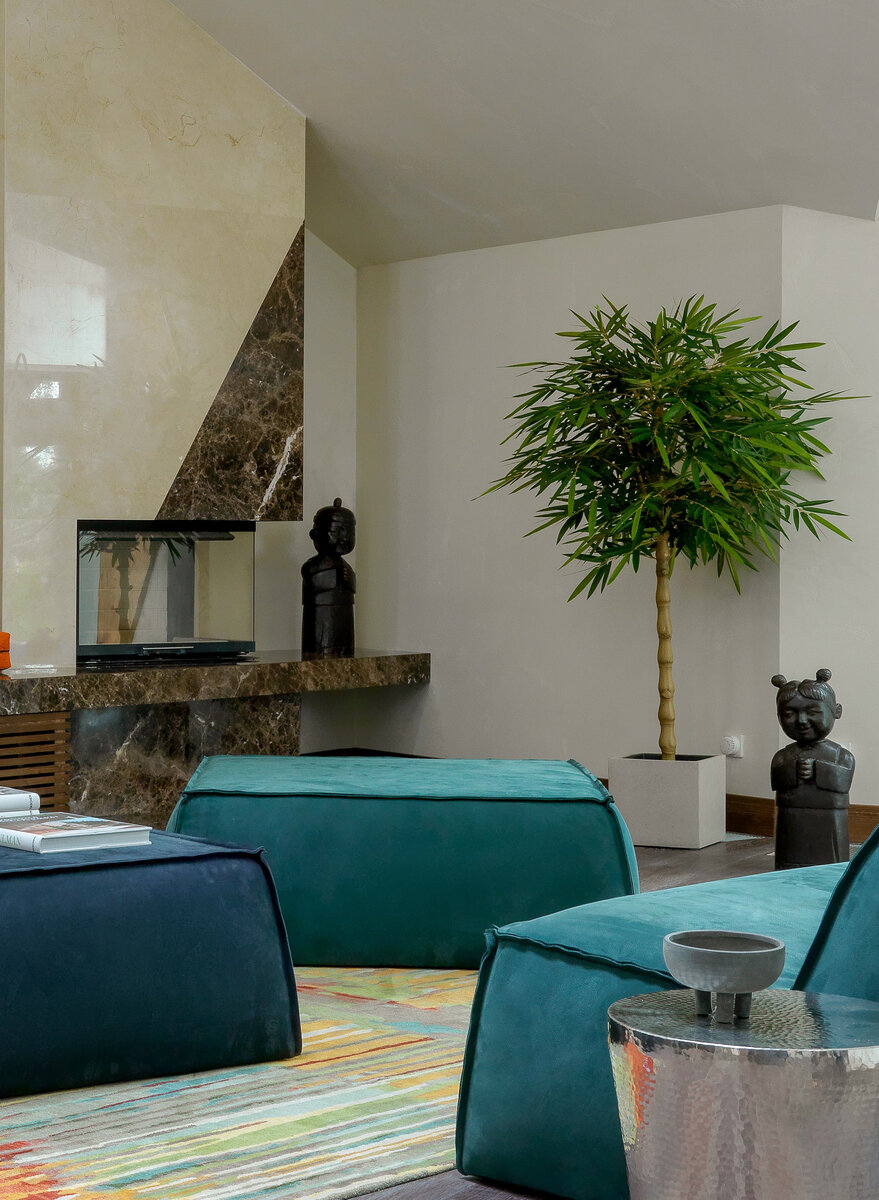 Искусственные растения Treez Collection в гостиной