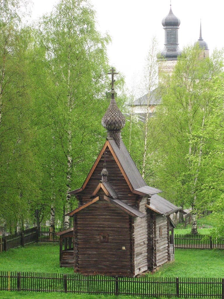 Церковь Ризоположения в Кирилло-Белозерском монастыре из села Бородава - ей более полутысячи лет.