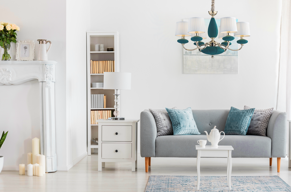 Интерьер с подвесной люстрой Wertmark Jolanda WE376.06.383