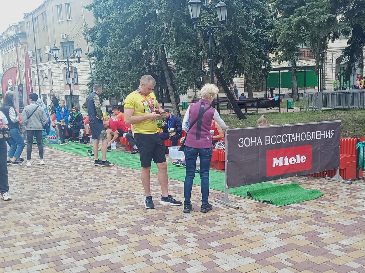 30 мая прошлого года фотографировала зону восстановления (скорее всего из-за логотипа миле, так как могла в эту компанию друзьям отправлять). Просто проходила мимо, но было шумно и весело и уже тогда очень хотелось участвовать