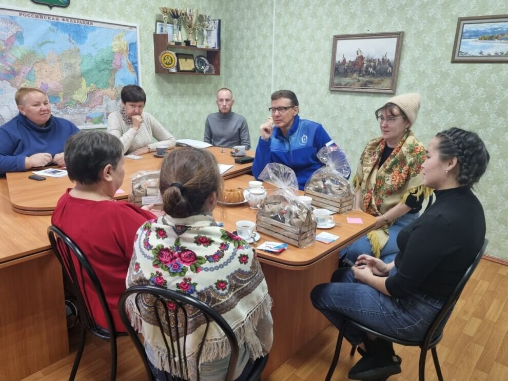    Новости ЯНАО: новоуренгоец участвовал в церемонии на Красной площади с президентом РФ, Олег Попов встретился с семьями мобилизованных, в Ноябрьске провели «Ямальские встречи»