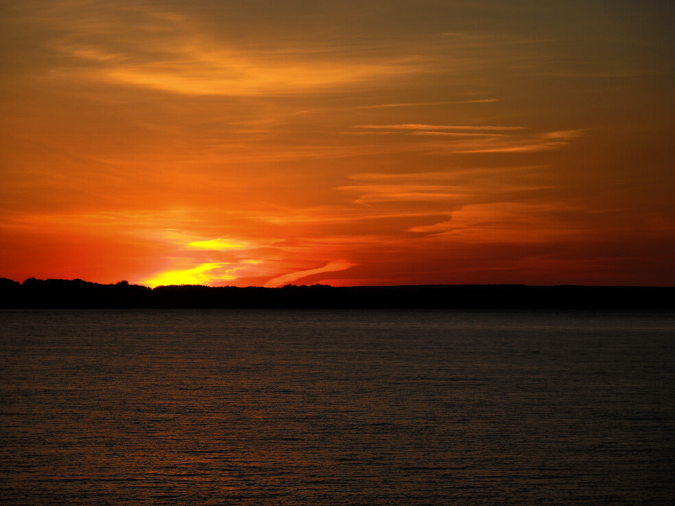 закат на две стороны. самый красивый закат в москве. закат 01. рассвет фото. первый закат.