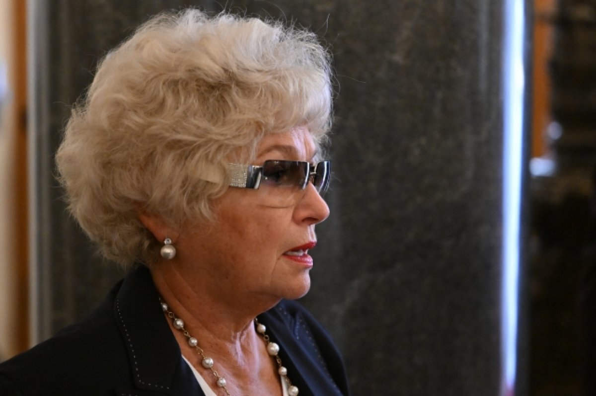    Мать Собчак назвала слухами возвращение дочери в Россию