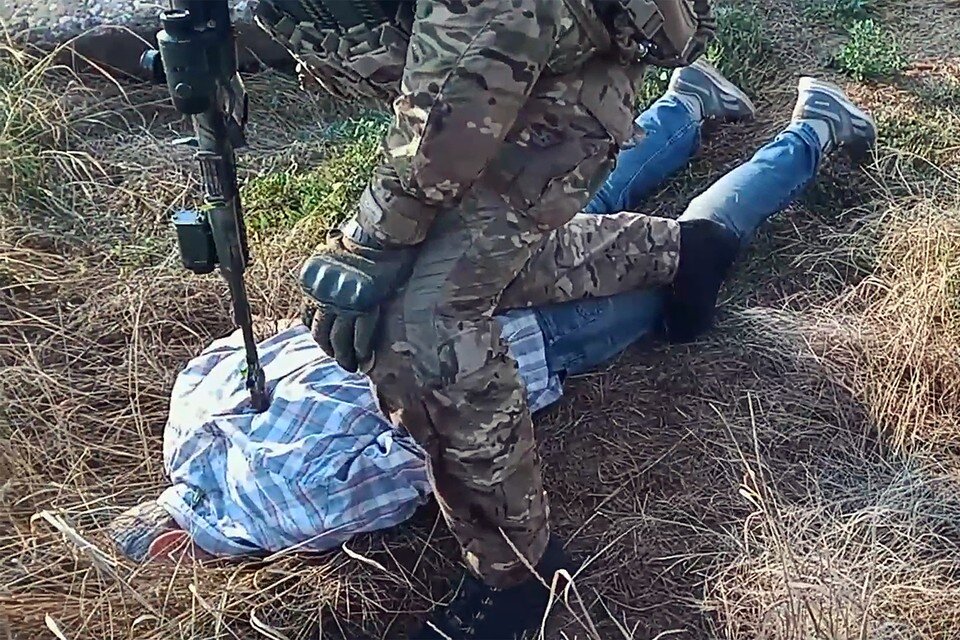     ФСБ опубликовало кадры видео с задержанием диверсантов