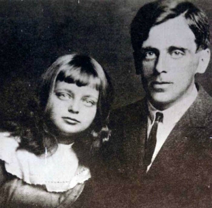 Аля с отцом Сергеем Эфроном