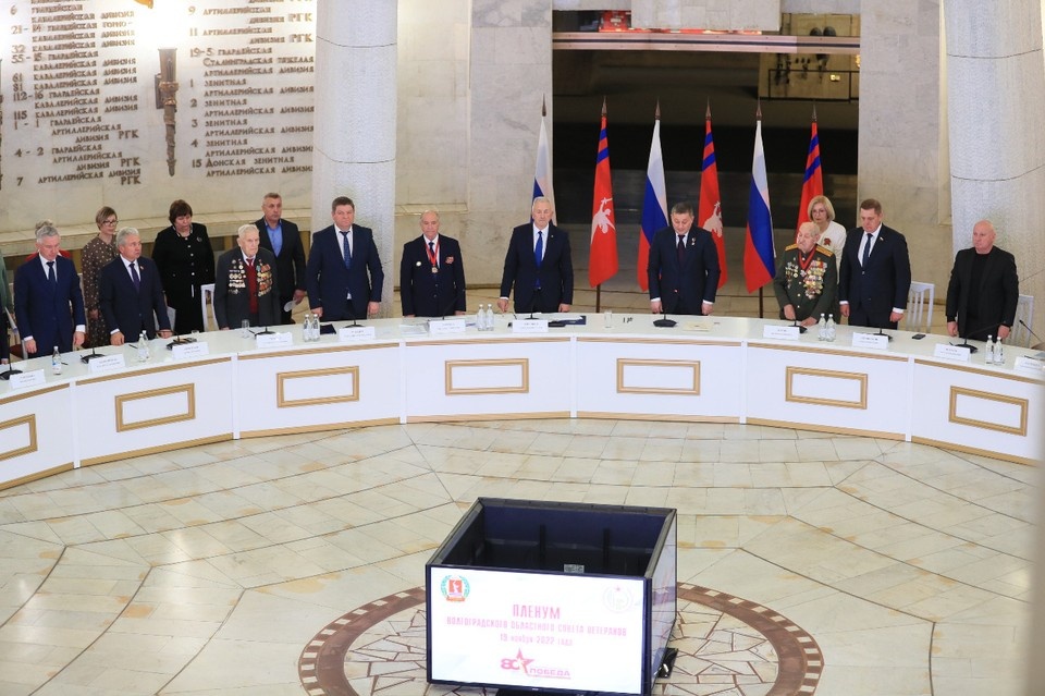    Пленум в музее-панораме начался с минуты молчания. Фото: администрация Волгоградской области.