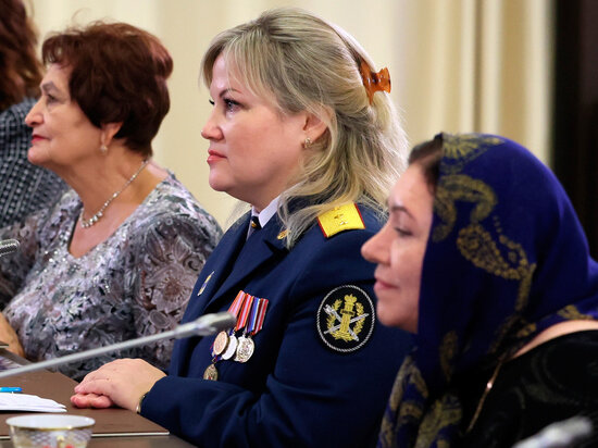     Елена Никульникова (в центре) / AP