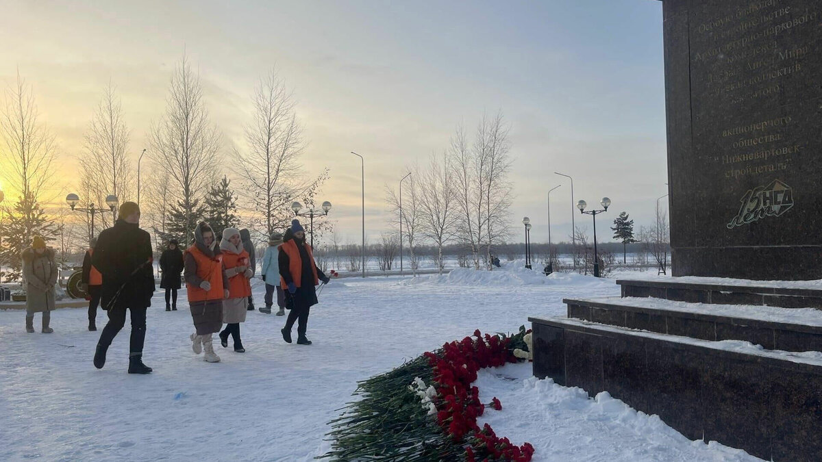 24 объявлен днем траура. Памятник взрыв. Траур.