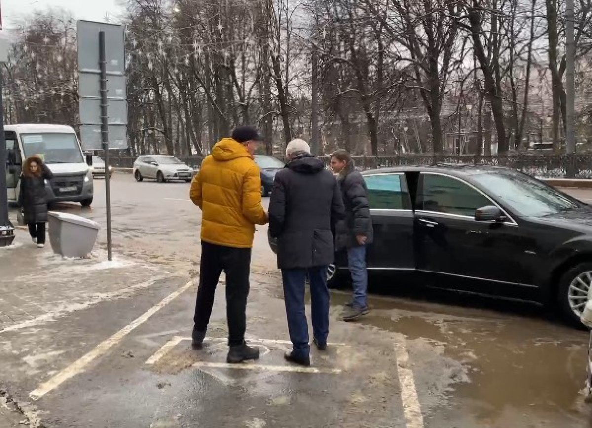    Отец семерых детей заявил воронежскому губернатору, что на него покушались