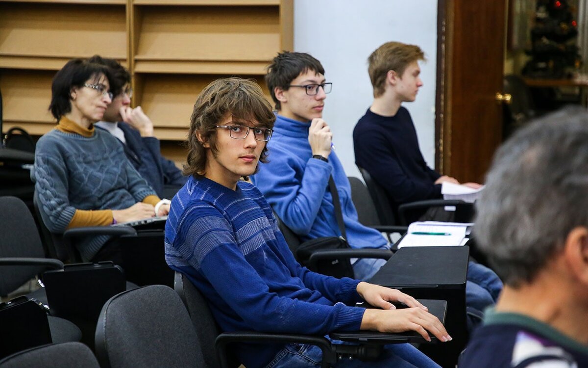 Сделано в москве школьникам. Школьники Москвы. Олимпиаду по математике американские школьники. Школьник выступает.