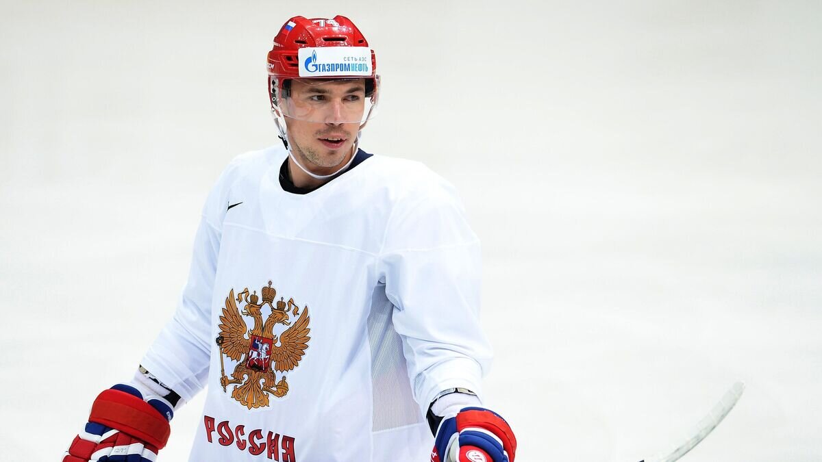    Защитник сборной России по хоккею Алесей Емелин© РИА Новости / Рамиль Ситдиков