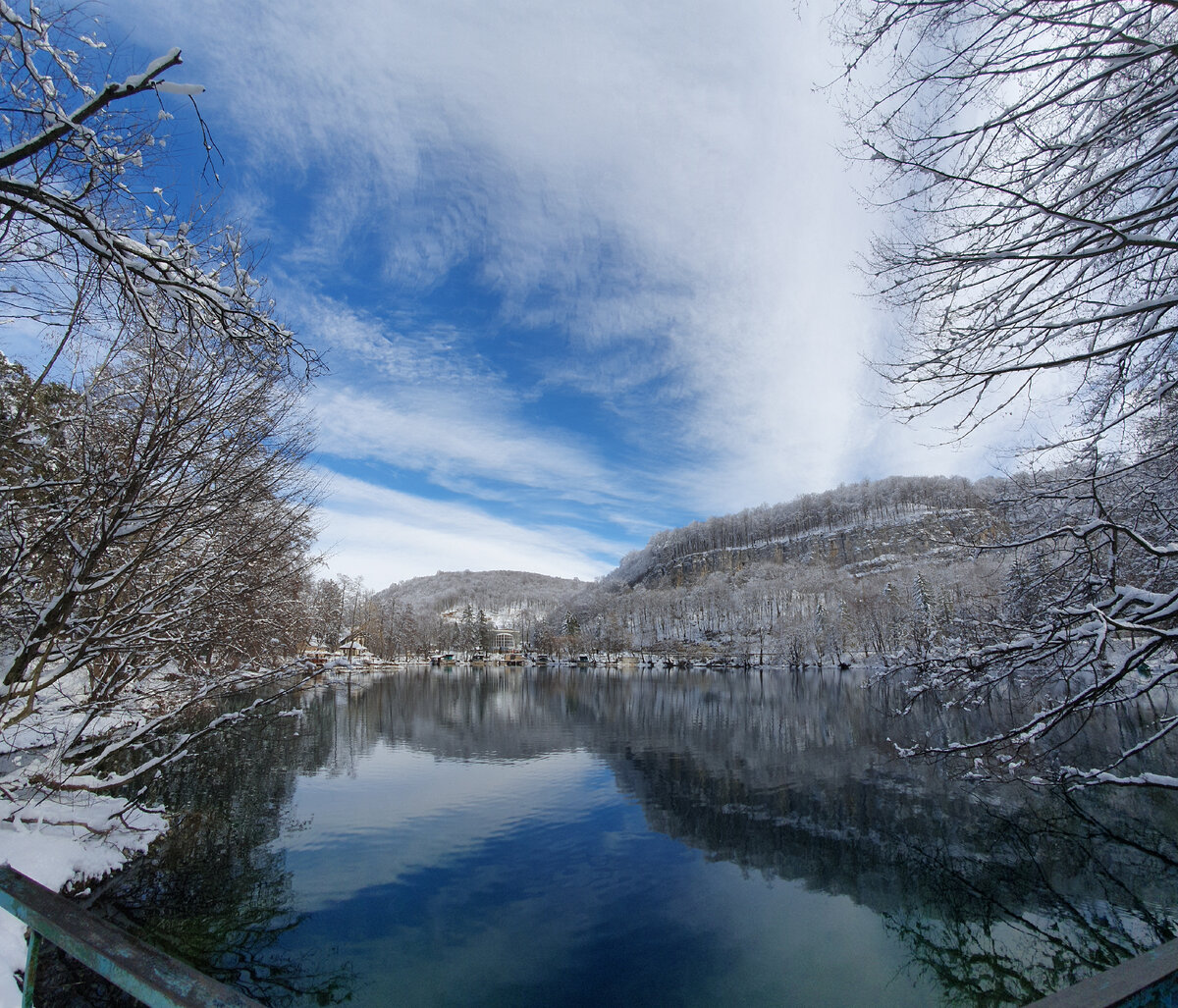 Нижнее Голубое озеро, Кабардино-Балкария. Февраль 2021 года.