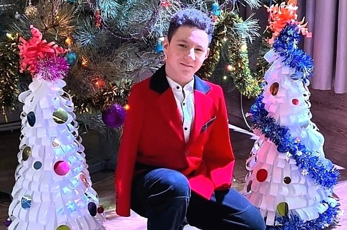    Под Новый год Витя мечтает о планшете и стилусе, чтобы рисовать ногами.