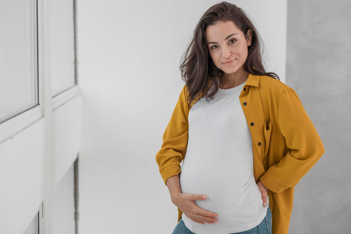 Изображение от <a href="https://ru.freepik.com/free-photo/smiley-pregnant-woman-with-copy-space_11260865.htm#page=2&query=%D0%B1%D0%B5%D1%80%D0%B5%D0%BC%D0%B5%D0%BD%D0%BD%D0%B0%D1%8F%20%D0%B6%D0%B5%D0%BD%D1%89%D0%B8%D0%BD%D0%B0&position=4&from_view=search&track=sph">Freepik</a>