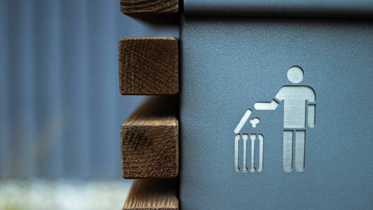     Жительница Амурска обратилась в прокуратуру по поводу мусорной площадке, с которой не вывозился мусор.