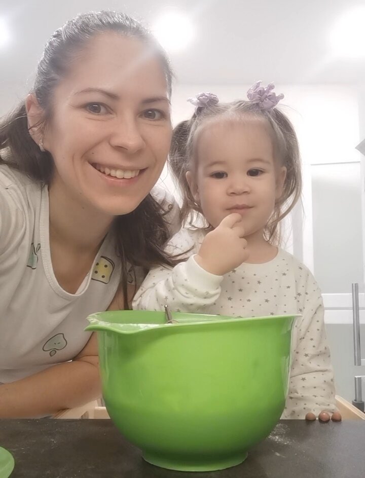 Моя главная помощница ❤️ пробует тесто на вкус