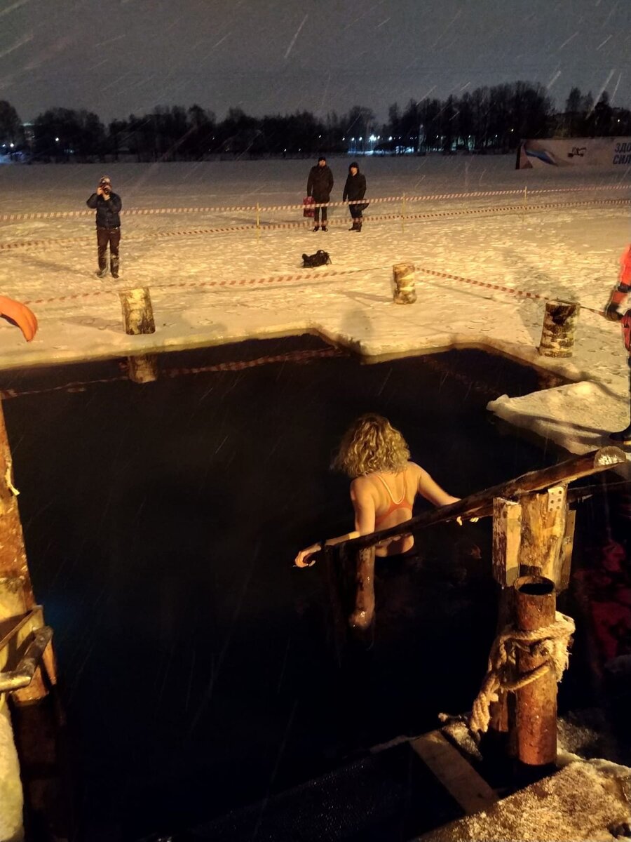 Крещенские купания. Фото из личного архива.