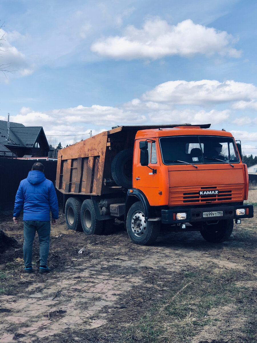 Как я борюсь с травой, которая прорастает на дорожках из плитки | Городские  в деревне | Дзен