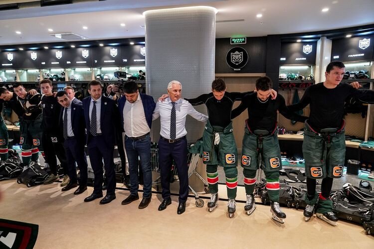    Первое, что сделал тренер — провёл собрание с игроками и объяснил там, что любимчиков среди хоккеистов у него никогда не было и выделять он кого-то не собирается Фото: ak-bars.ru