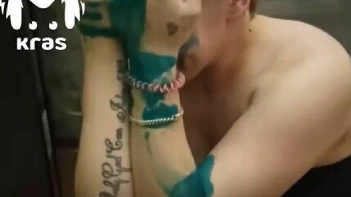     В Красноярске будут судить мужчину, который избил, обрил и облил зеленкой 22-летнюю беременную девушку. Инцидент произошел из-за того, что девушка не прошла проверку на измену.