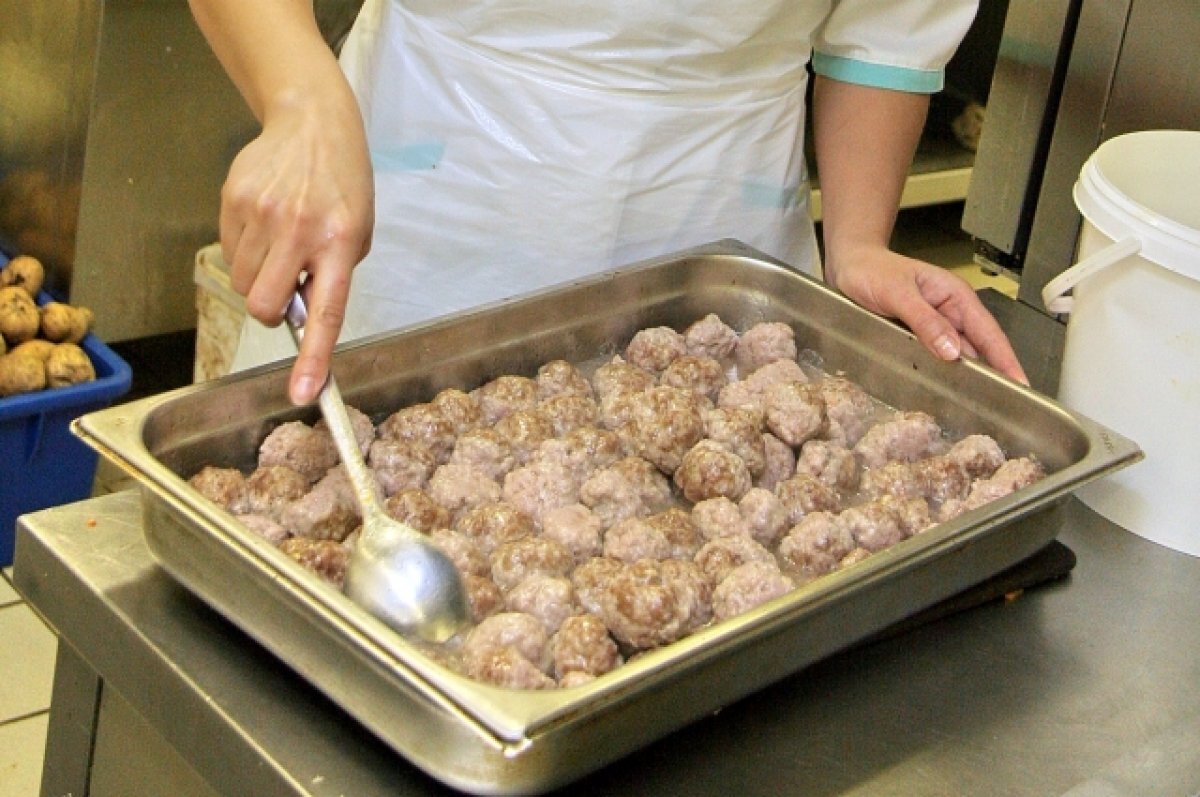    Нижегородских школьников кормят индейкой, сырным супом и тефтелями