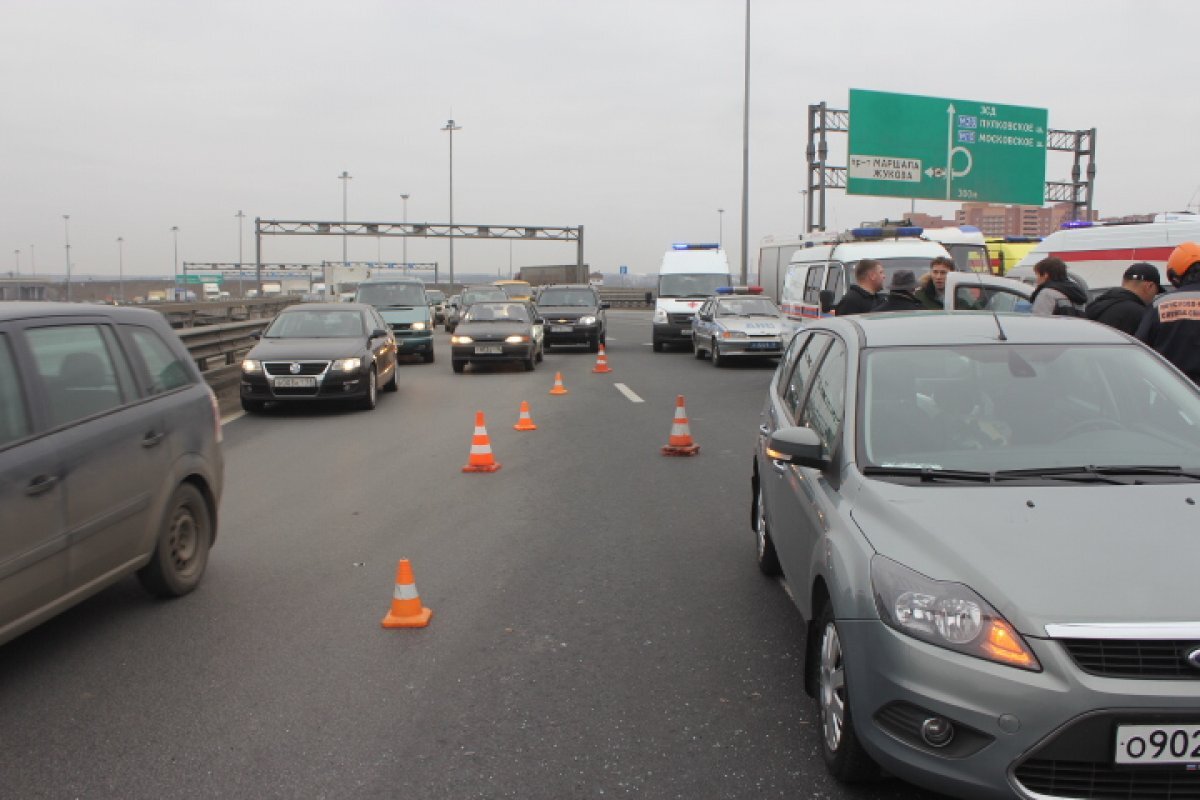    В Петербурге произошло массовое ДТП с участием 14 машин