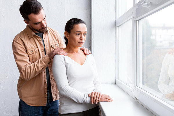 Родственники «погружаются» в проблемы пьющего. (источник изображения: freepik.com) 