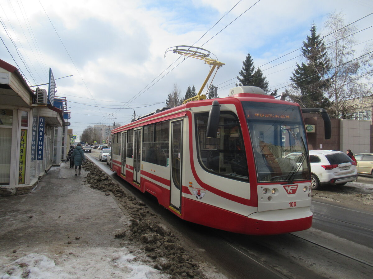 Вагон модели 71-623-02 на ул. Марата в районе Плехановского рынка