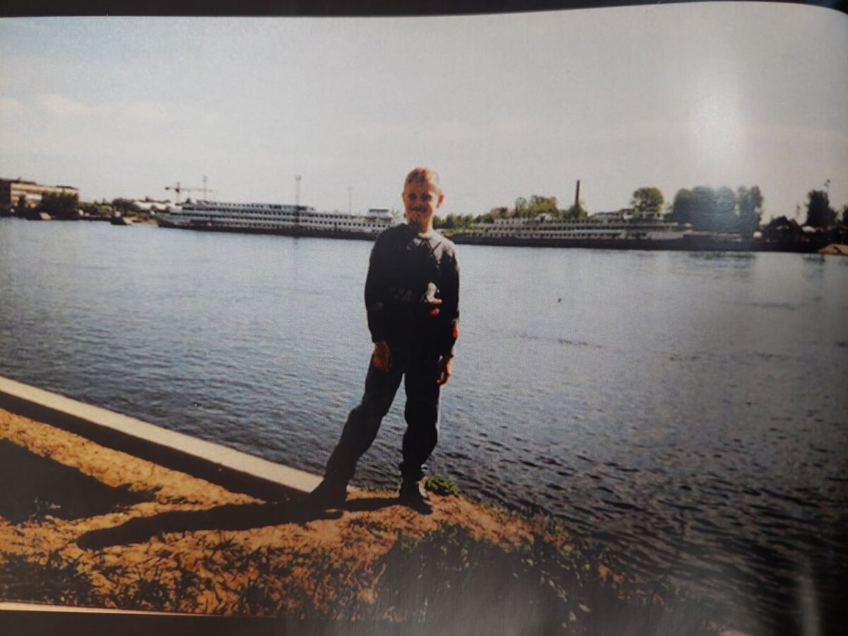 Вид на Неву из сада Спартак. Фото: Дмитрий Тепикин, 1996г.