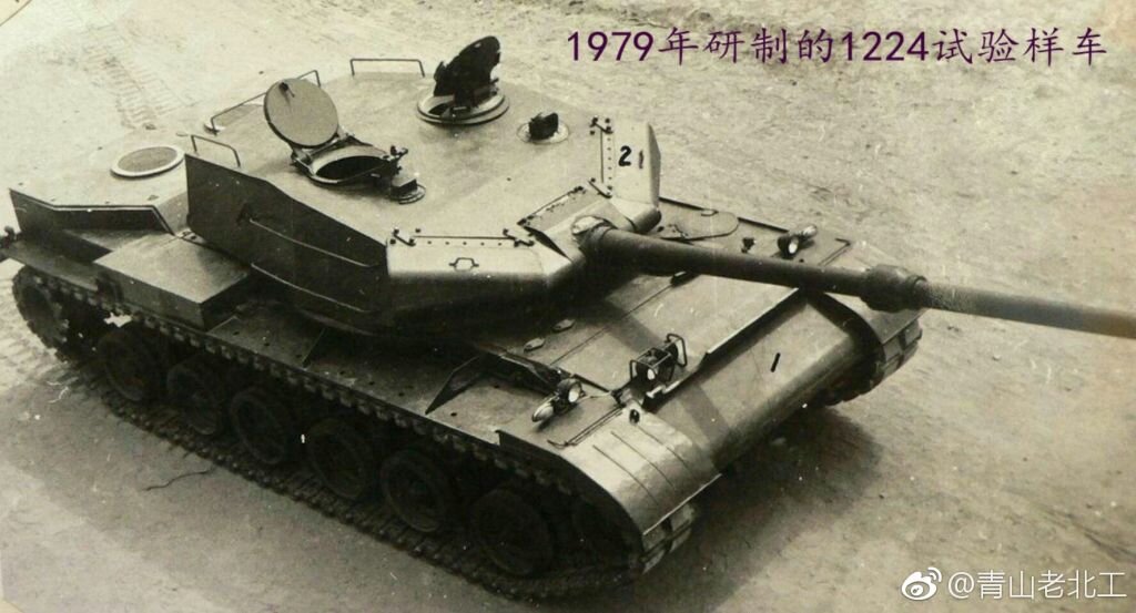 Ходовая платформа 1224 с макетом башни.