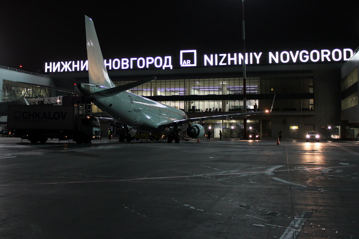 Икар до столицы Белоруссии довезет. Теперь из Нижнего Новгорода. «Nordwind» совместно с «Икаром» открыли новый регулярный авиарейс по маршруту «Нижний Новгород – Минск – Нижний Новгород». Рейсы будут выполняться с марта с частотой полётов два раза в неделю по средам и субботам. Перелеты запланированы на воздушных судах Эмбраер 190 с компоновкой 110 пассажирских мест. Ну и самое главное, цены на билет начинаются от 3 тыс. рублей. Также специально для пассажиров к открытию рейсов в Минск аэропорт подготовил и ввел новое меню в зале повышенной комфортности: блюда приготовлены в традициях и по рецептам белорусской кухни.