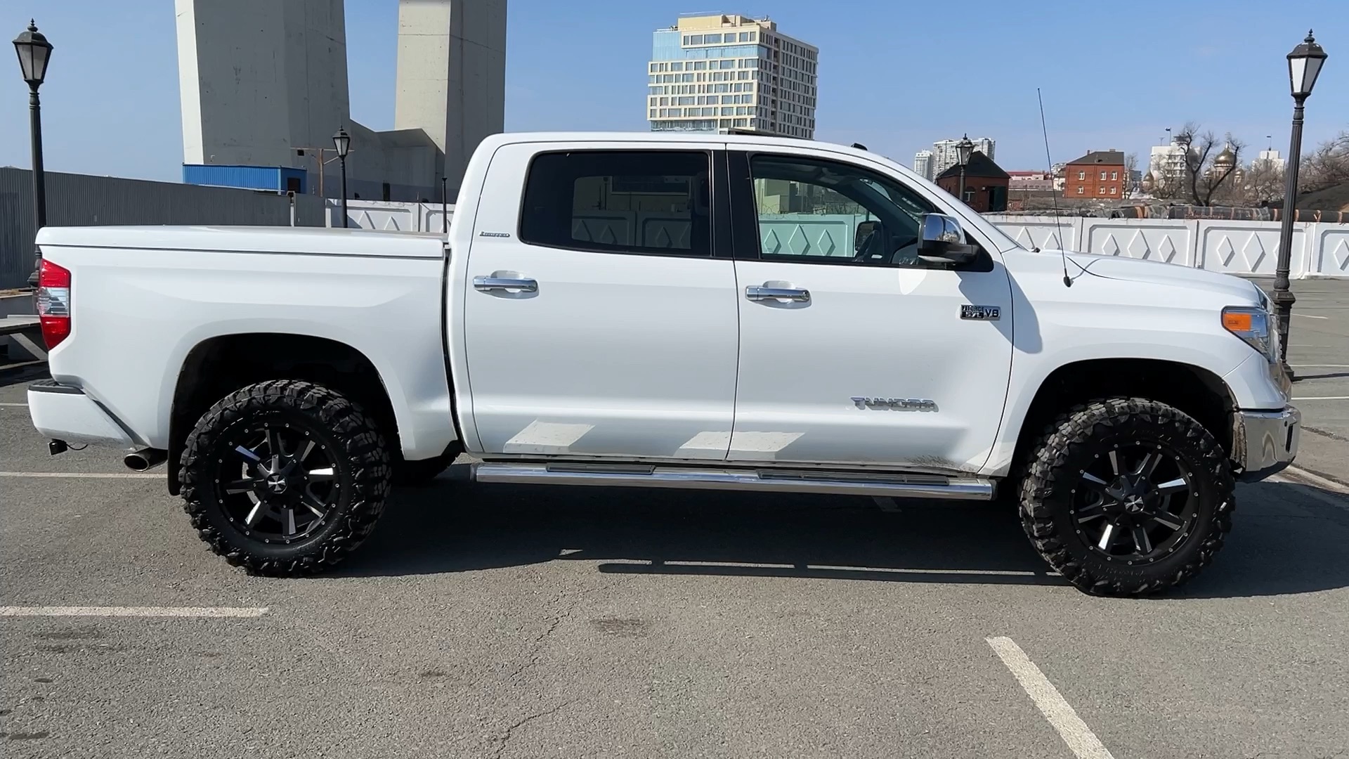 Toyota Tundra 2014 год, из Японии на левом руле (сборка США)