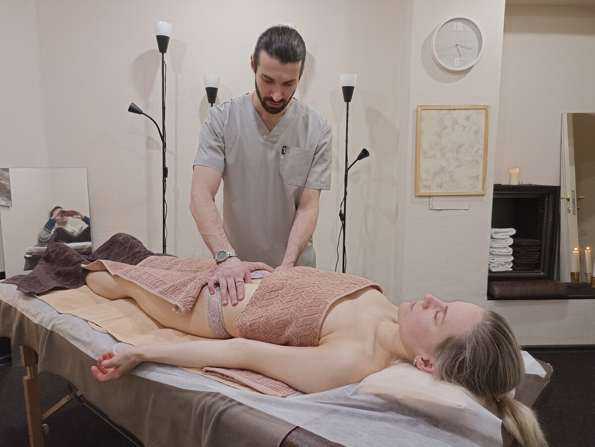 Порно видео мужчина делает массаж женщине