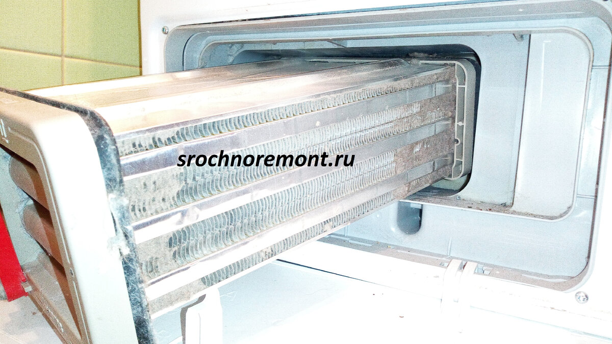 Забитый теплообменник ворсом и пылью у сушильной машины