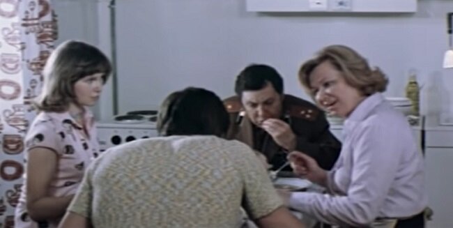 Кадр из фильма «Школьный вальс» (1978). Скриншот.