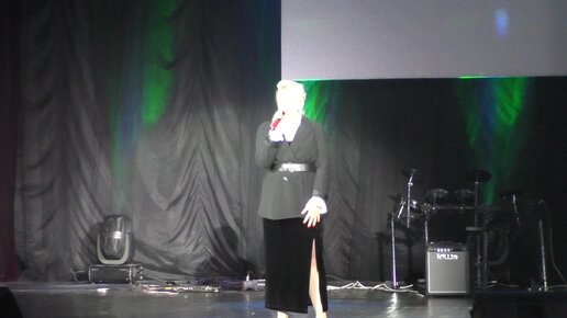 Красивая девушка, конечно, поёт о любви. Мне песня понравилась | Шурави ...