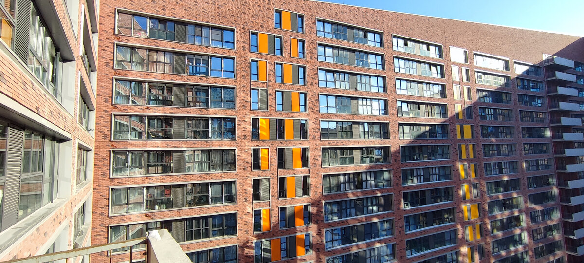 Замкнутый квадрат  внутреннего двора лично мне не нравится в принципе.