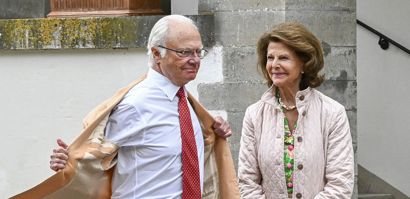    Шведский король вернулся из отпуска и приступил к работе